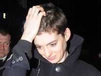 La actriz fue sorprendida luciendo una cabellera bien corta