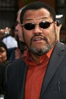 El hombre alegaba que la casa donde vivia Fishburne era de su propiedad. Mark Francisco o John Francis ya había sido detenido antes.