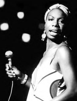 Nina Simone, fue una cantante negra que también luchó contra los estereotipos.