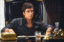 Como el cubano Antonio "Tony" Montana en la cinta "Scarface" de 1983